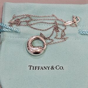 Excellent Condition, Eternal Circle Tiffany & Co. Silver Necklace